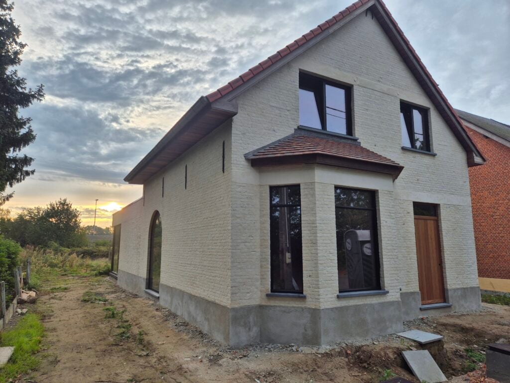 Woning met gevel na papvoegen (chipperen)