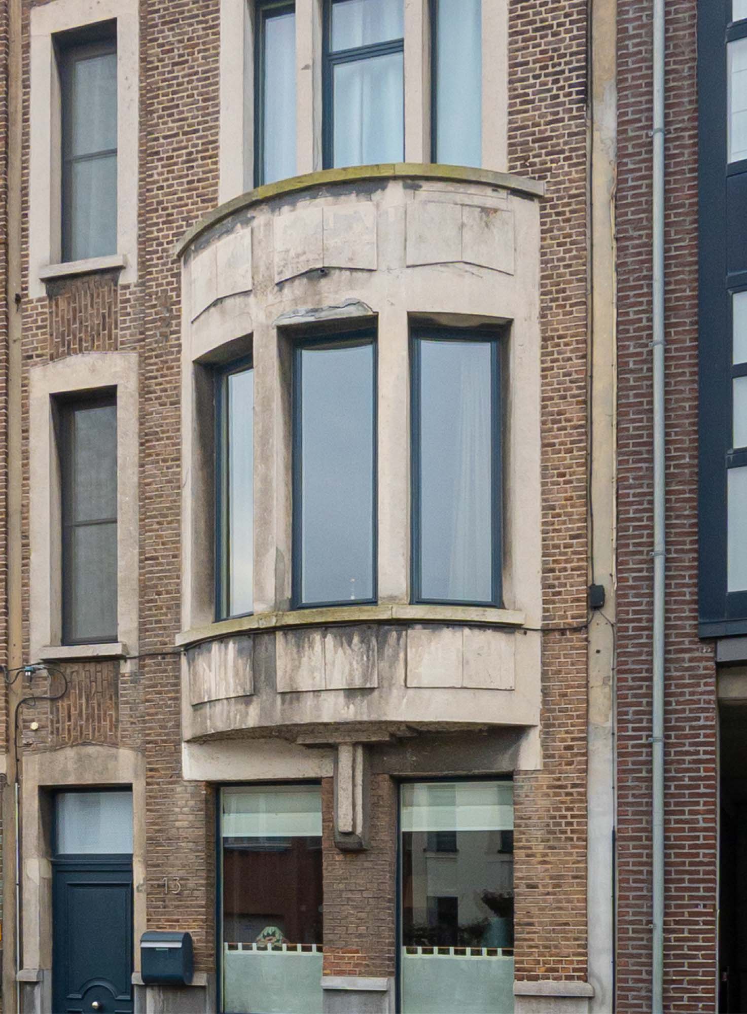 Project: Complete gevelrenovatie in Deurne dankzij Torbo-reiniging en betonherstellingen 4 Ten Eekhovelei Voor 2B