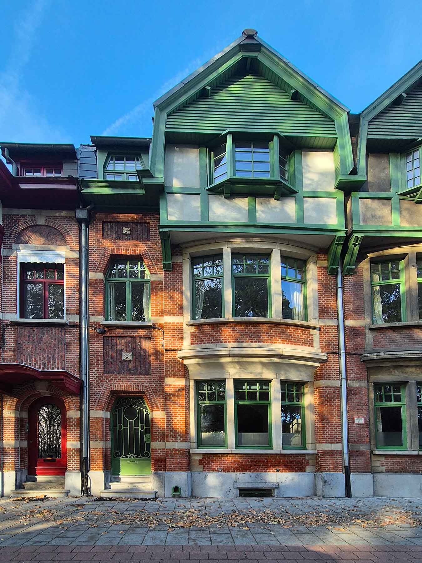 Project: Torbo-reiniging en nieuw pleisterwerk voor Belle Epoque woning in Borgerhout 3 Gerenoveerde gevel van een Belle Epoque woning in Borgerhout