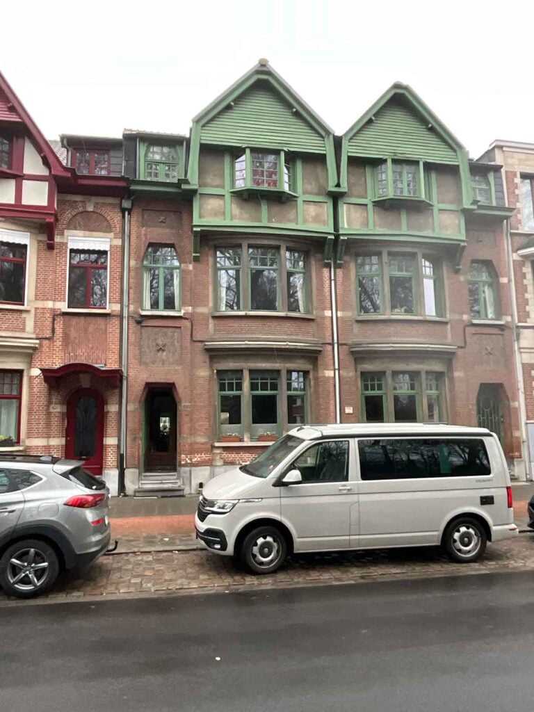 Gevel van de Belle Epoque woning in Borgerhout vóór de renovatie